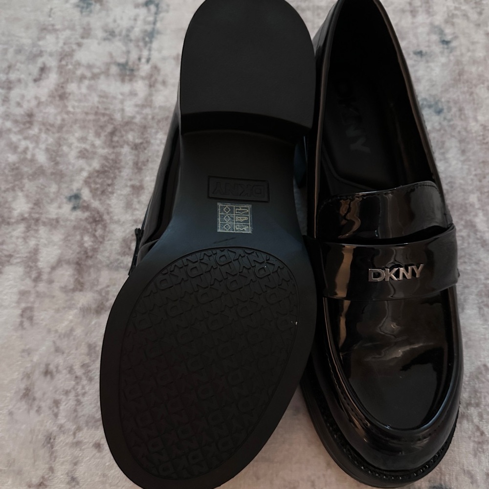 DKNY Civelli Heeled Round Toe Slip-on Loafers
